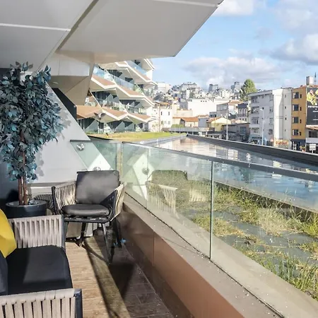 아파트 Studio Flat With Balcony Close To Flower Passage 이스탄불
