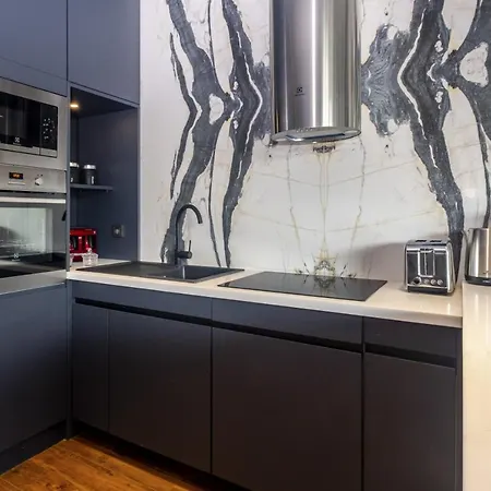 Studio Flat With Balcony Close To Flower Passage איסטמבול