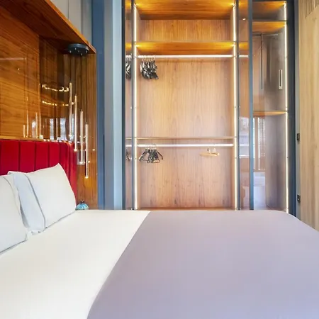 Studio Flat With Balcony Close To Flower Passage *
