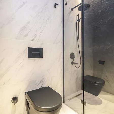 Studio Flat With Balcony Close To Flower Passage *