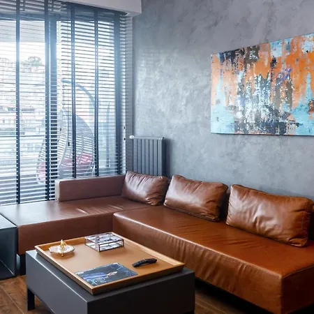 Studio Flat With Balcony Close To Flower Passage