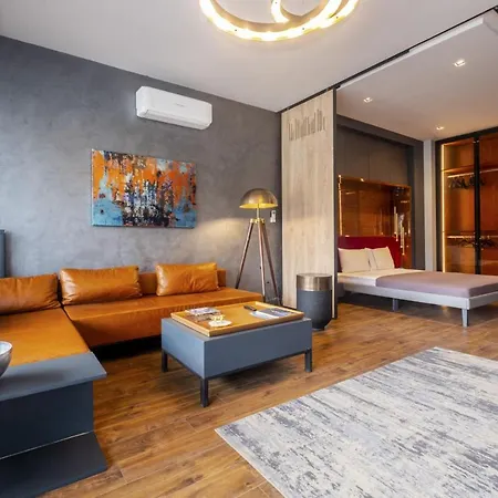Studio Flat With Balcony Close To Flower Passage Istanboel